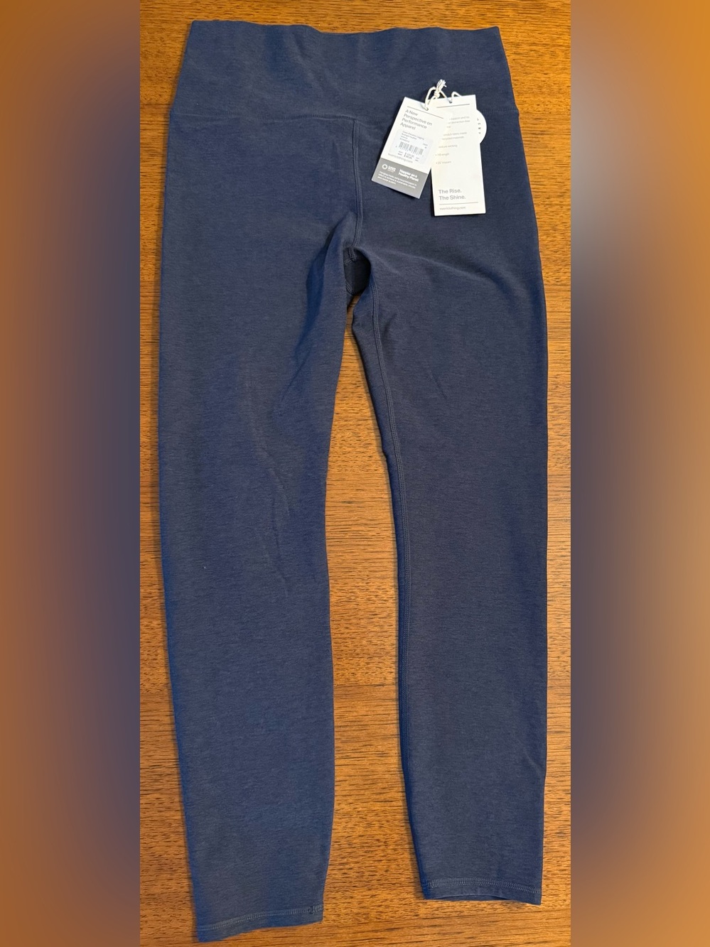 Vuori Clean Elevation Leggings in Midnight Heather- new condition - Picture 7 of 7
